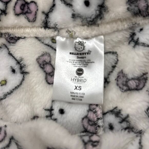 Sanrio hello kitty white and pink fuzzy pajama shorts size Xs   Brand new - Picture 2 of 5
